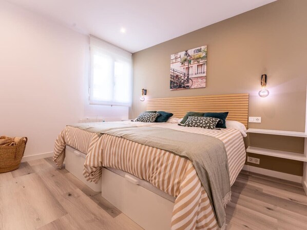 Iron/ironing board, WiFi, bed sheets