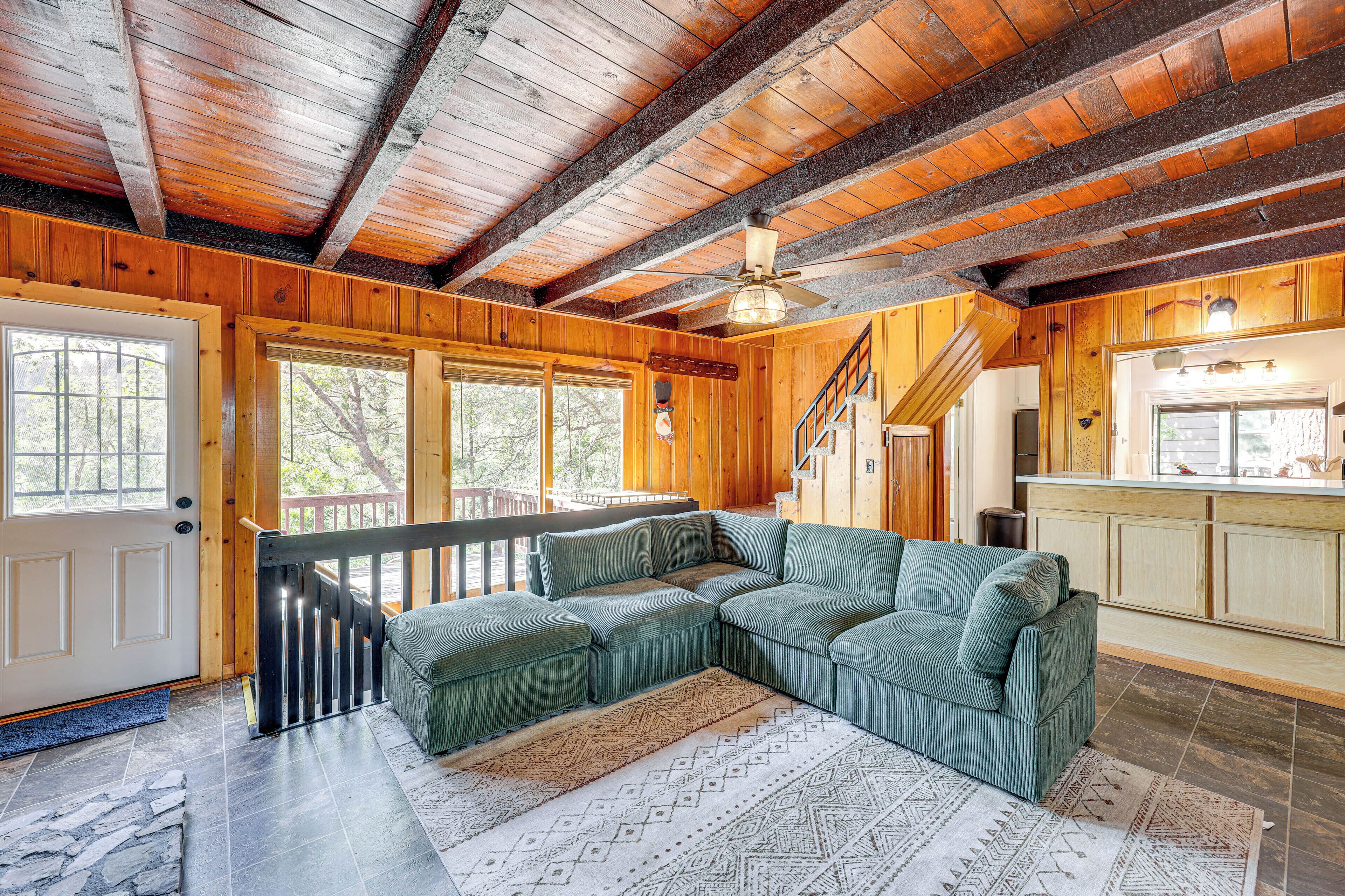 Between Big Bear & Lake Arrowhead - Cabin W/ View! - Running Springs, CA