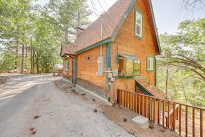 Exterior - Between Big Bear & Lake Arrowhead - Cabin w/ View! (Running Springs)