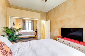 3 bedrooms, iron/ironing board, Internet, bed sheets