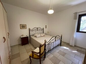 3 室のベッドルーム、アイロン / アイロン台、WiFi、ベッドシーツ