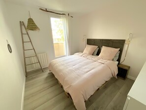 2 chambres, fer et planche à repasser, Wi-Fi, draps fournis