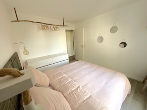 2 chambres, fer et planche à repasser, Wi-Fi, draps fournis