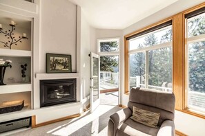 Smart TV, stereo, offices