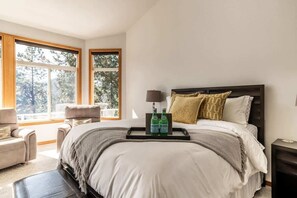 3 Schlafzimmer, Schreibtisch, Bügeleisen/Bügelbrett, Reisekinderbett