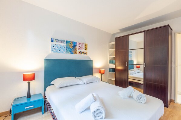 2 chambres, fer et planche à repasser, lit parapluie, Wi-Fi gratuit
