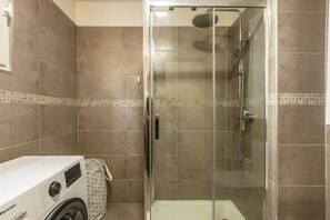 Shower, towels