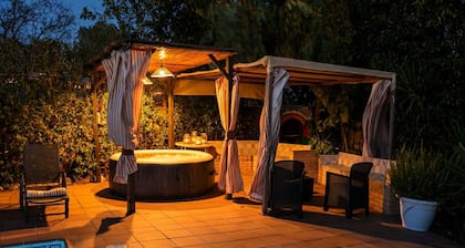 15 min. by car / Sitges. Villa Ilus 16 people. XXL Pool by Weekly Villas.