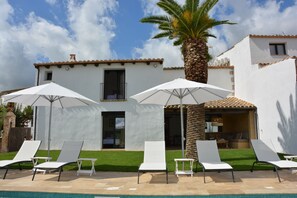 Terrace/patio - Just a 10-minute drive from Sitges–Masia Las Moreras: Farmhouse with High Design (Sitges)