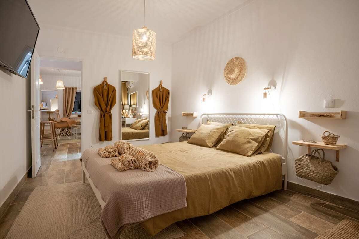 2 bedrooms, iron/ironing board, travel crib, free WiFi