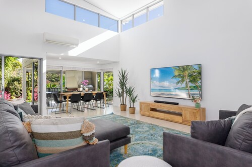 Vogue Design — Footpath to the beach