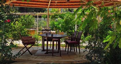 4-bedroom Villa with Heating, Pool, Playgrounds, WiFi, Gardens: Douq, Batroun