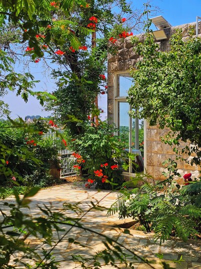 4-bedroom Villa with Heating, Pool, Playgrounds, WiFi, Gardens: Douq, Batroun