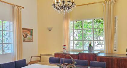 4-bedroom Villa with Heating, Pool, Playgrounds, WiFi, Gardens: Douq, Batroun
