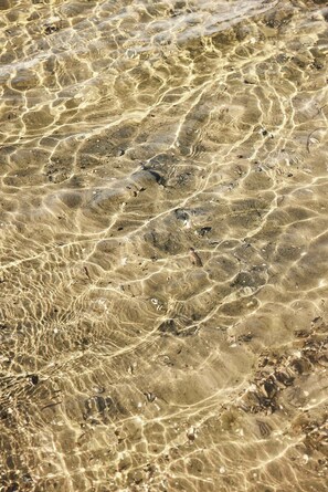 Unclassified image, 5 of 25, button