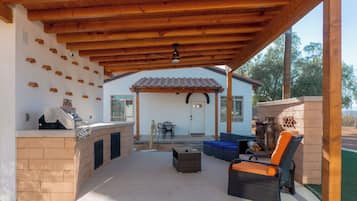 Cabaña familiar, 2 habitaciones, se aceptan mascotas, vista a la montaña | Área de sala de estar
