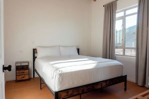 Family Cabin, 2 Bedrooms, Pets allowed, Mountain View | Blackout curtains, free WiFi