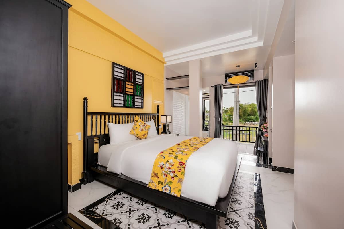 Premier Double Room, Balcony | Minibar, in-room safe, desk, free WiFi