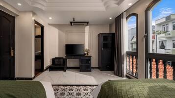 Deluxe Twin Room, Balcony | Minibar, in-room safe, desk, soundproofing