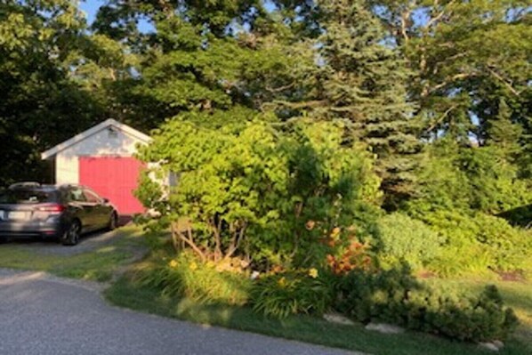 المنطقة المحيطة بالمنشأة