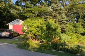 Property grounds - Coastal Charm in Boothbay Harbor (Boothbay Harbor)