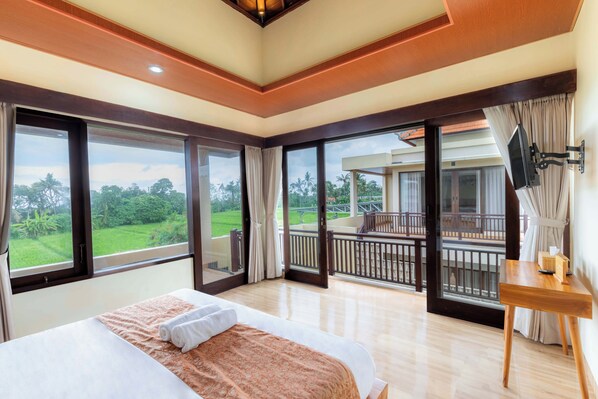 Deluxe Villa, Pool View | Desk, laptop workspace, free WiFi, bed sheets