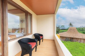 Villa Deluxe, vistas a la piscina | Balcón