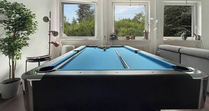 Group Oasis in Munich Cinema, Pool Table, 17 Beds