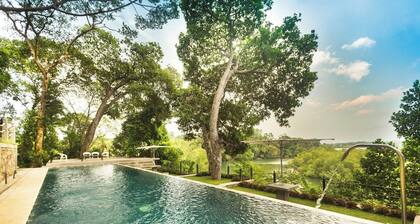 Serene Riverside Retreat - Balapitiya 9 bedroom villa