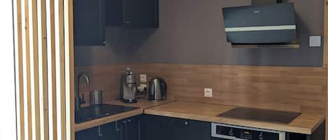 Réfrigérateur, four, plaque de cuisson, lave-vaisselle
