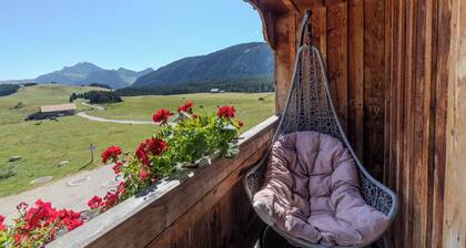Chalet 'Merlin' with Mountain View, Private Terrace and Wi-Fi