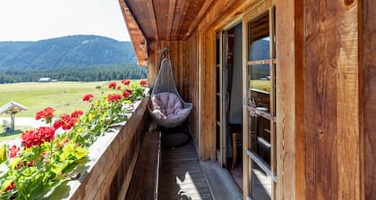 Chalet „Merlin“ mit Bergblick, privater Terrasse und WLAN