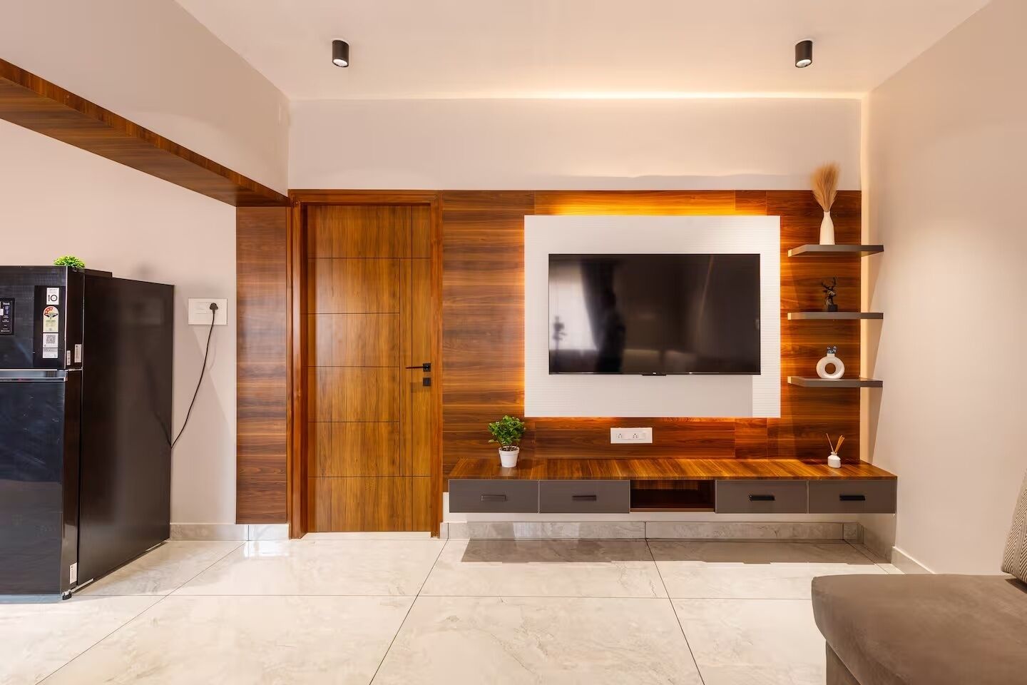 Apartment (2 Bedrooms) | Living area | TV