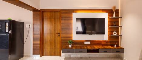 Apartment (2 Bedrooms) | Living area | TV