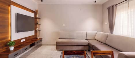 Apartment (2 Bedrooms) | Front of property