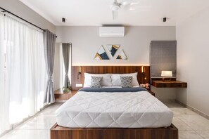 Apartment (2 Bedrooms) | 2 bedrooms, laptop workspace, iron/ironing board, bed sheets