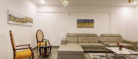 Apartment (2 Bedrooms) | Front of property