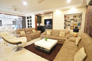 อพาร์ทเมนท์ (2 Bedrooms) | ด้านหน้าที่พัก