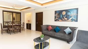 Apartment (2 Bedrooms) | Front of property