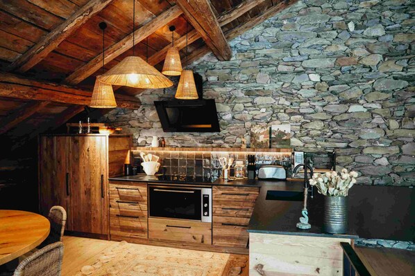 KĂŒhlschrank, Ofen, GeschirrspĂŒler, Toaster