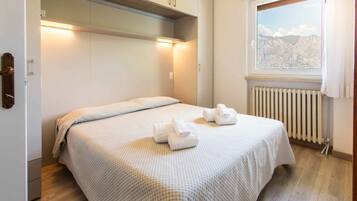 Leilighet – standard, balkong, utsikt mot innsjø | Wi-fi (inkludert) og sengetøy