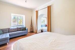 3 bedrooms, iron/ironing board, WiFi