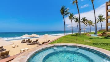 Tina de hidromasaje al aire libre