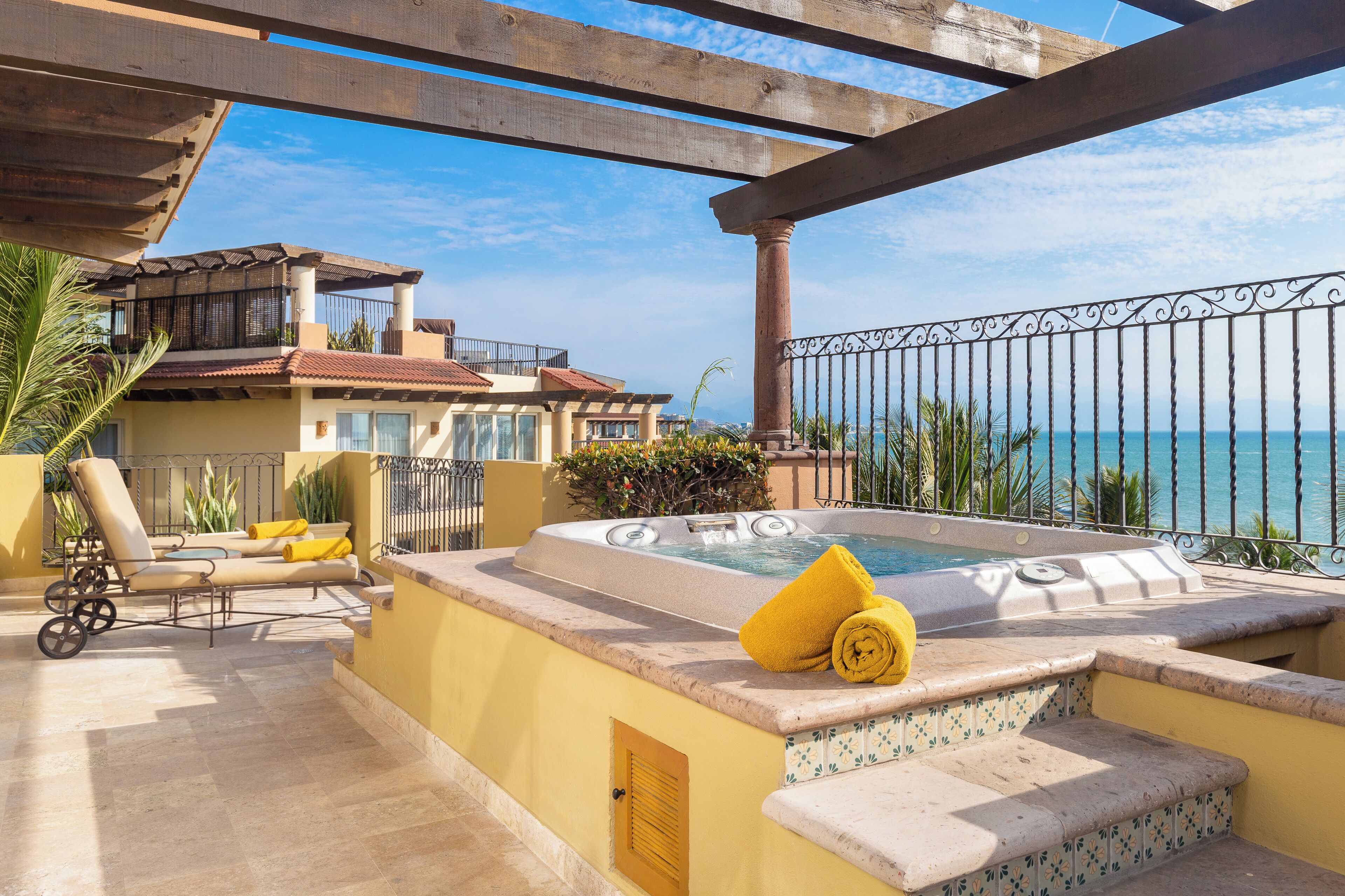 Condo Prestigio, 3 habitaciones, vista al océano, frente al océano | Tina de hidromasaje privada