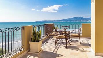 Condo Prestigio, 3 habitaciones, vista al océano, frente al océano | Vista a la playa o el mar