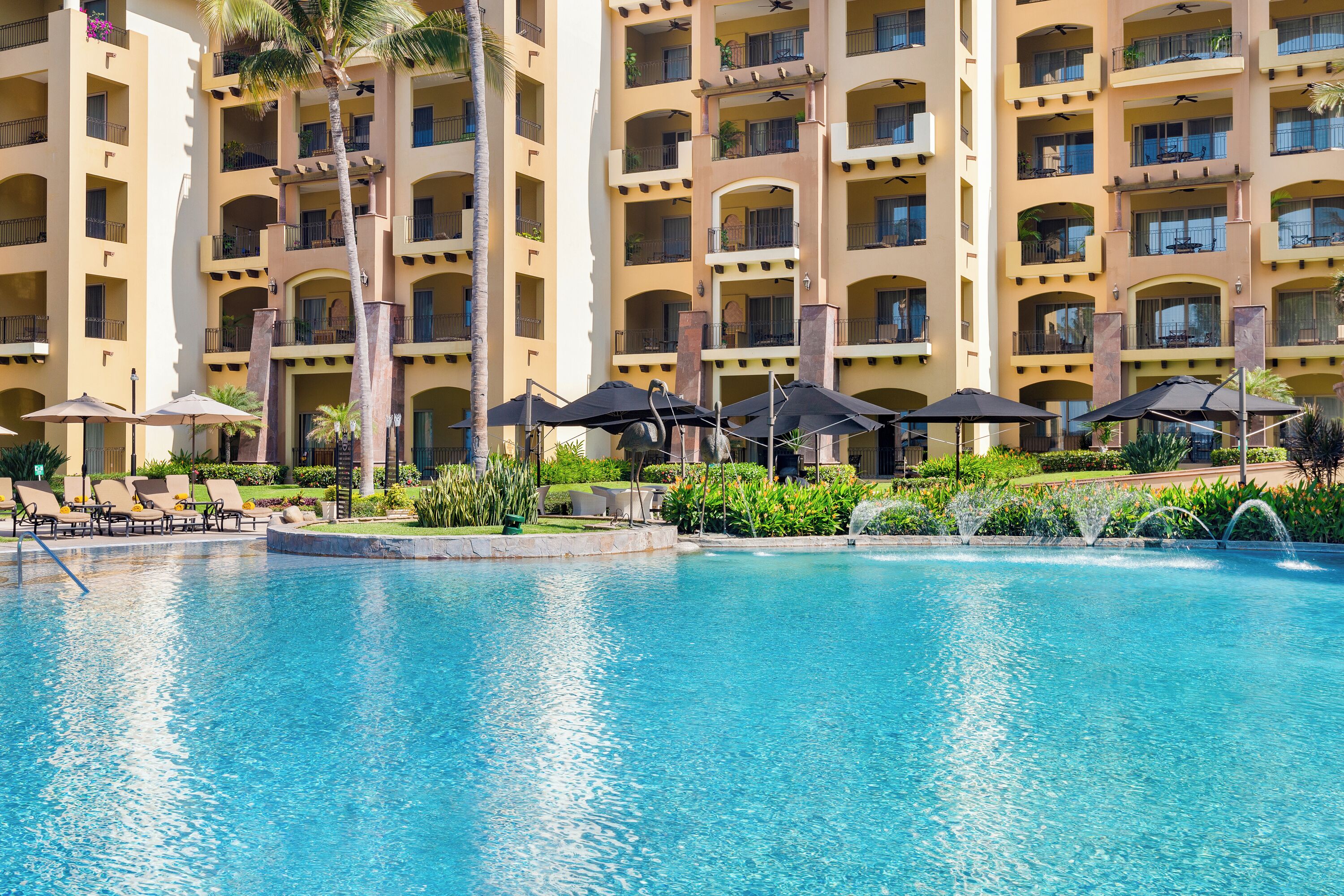 2 albercas al aire libre 