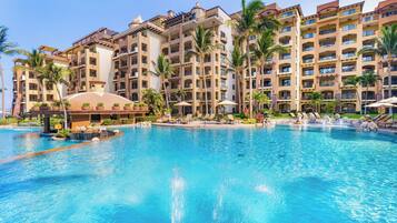 2 piscines extérieures