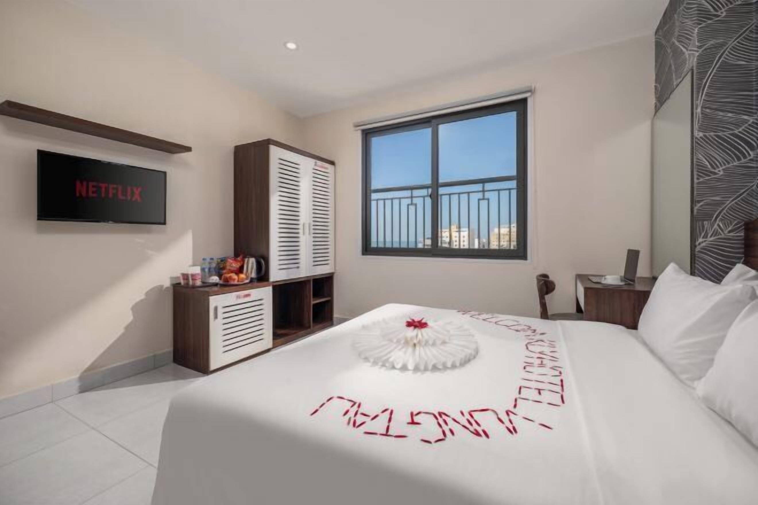 Een bureau, een laptopwerkplek, gratis wifi