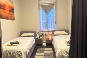 2 bedrooms, iron/ironing board, Internet