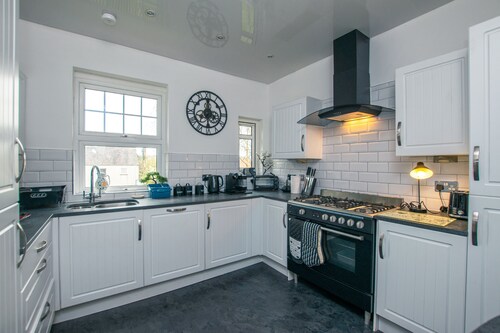 Cosy & Central 2Bd Apartment Milngavie, Glasgow